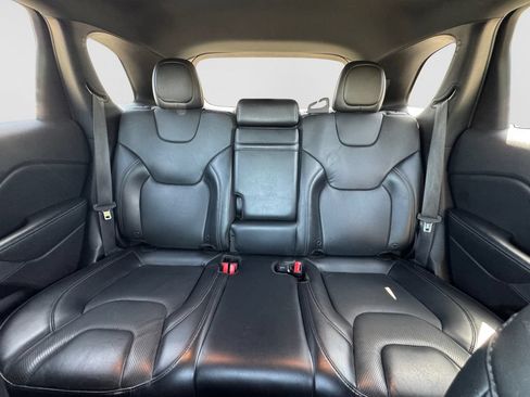 Used 2019 Jeep Cherokee High Altitude AWD/4WD image 16