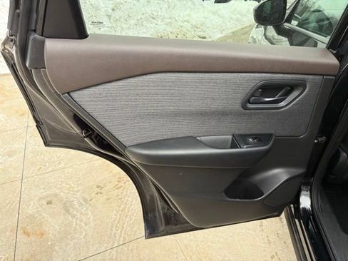 Used 2023 Nissan Rogue S image 22