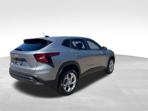 New 2026 Chevrolet Trax LS w/ LS Convenience Package FWD image 3
