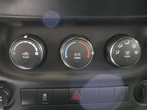 Used 2014 Jeep Wrangler Sport image 22