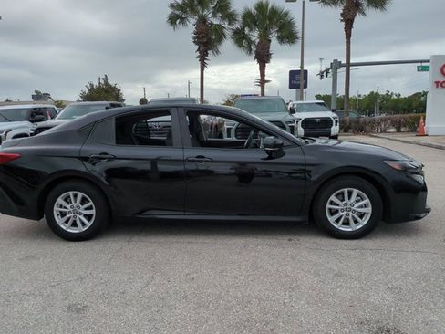 Used 2025 Toyota Camry LE image 5