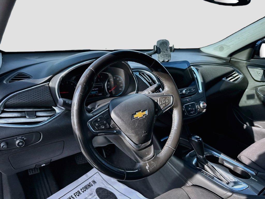 Used 2017 Chevrolet Malibu LT FWD image 9