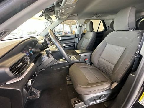 Used 2023 Ford Explorer XLT AWD/4WD image 17