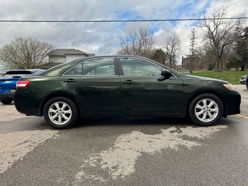 Used 2010 Toyota Camry LE image 4