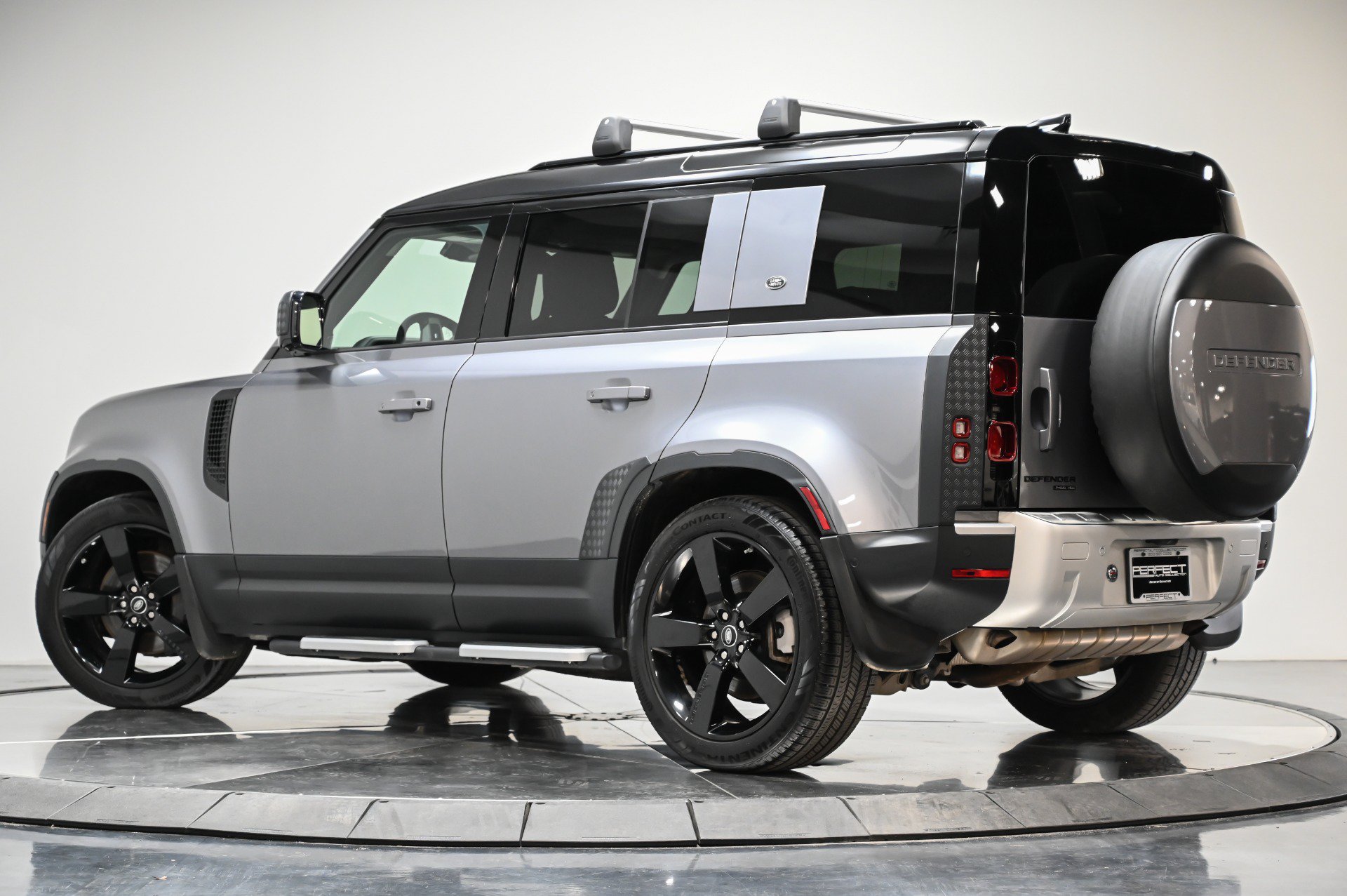 Used 2020 Land Rover Defender 110 HSE AWD/4WD image 60
