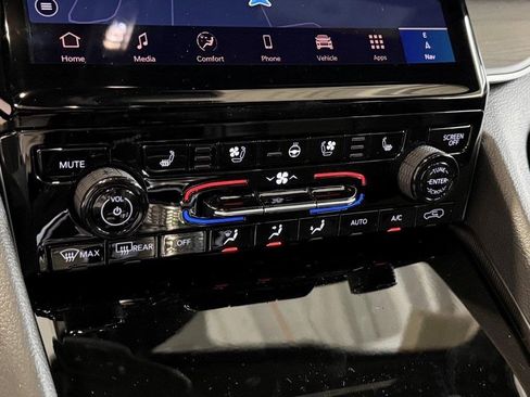 New 2025 Jeep Grand Cherokee Limited w/ Luxury Tech Group II image 20