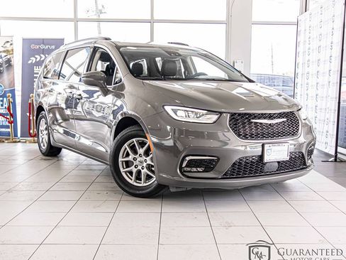 Used 2022 Chrysler Pacifica Touring-L image 6