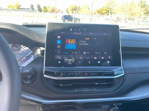 Used 2025 Jeep Compass Trailhawk image 18