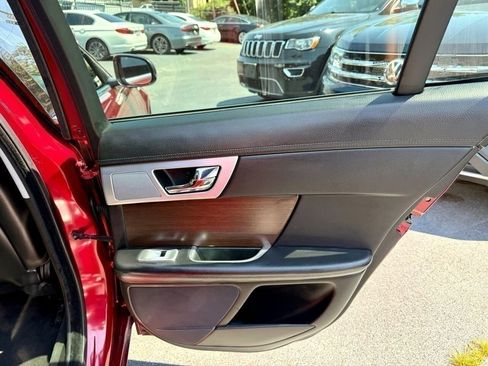 Used 2013 Jaguar XF image 26