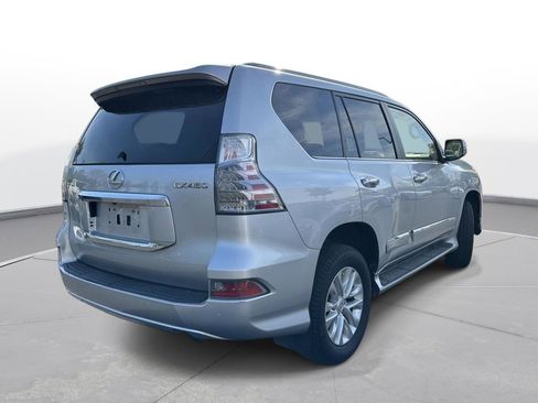 Used 2017 Lexus GX 460 image 6
