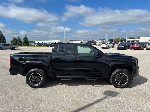 Used 2026 Toyota Tacoma TRD Sport AWD/4WD image 4