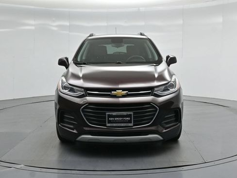 Used 2020 Chevrolet Trax LT w/ LT Convenience Package FWD image 18