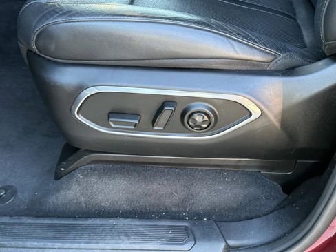 Used 2023 Jeep Wagoneer L Series II image 13