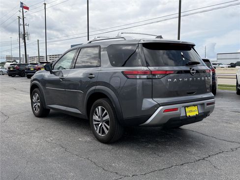 Used 2023 Nissan Pathfinder SL FWD image 5