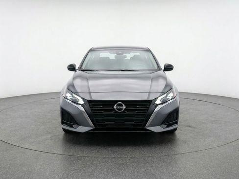 Used 2025 Nissan Altima 2.5 SV FWD image 2
