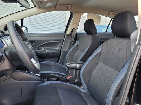 Used 2023 Nissan Versa SV image 11