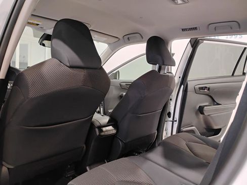 Used 2021 Toyota Highlander L image 21