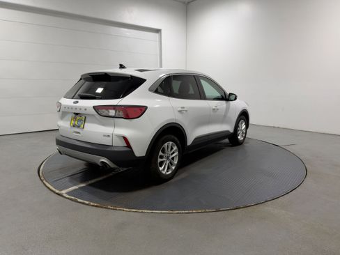 Used 2020 Ford Escape SE image 30