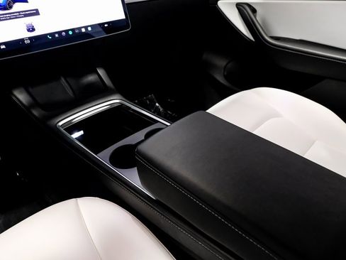 Used 2021 Tesla Model Y Performance image 26