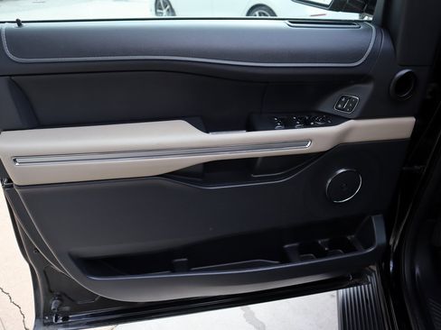 Used 2024 Ford Expedition Max Limited image 25