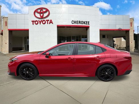 Used 2026 Toyota Camry SE w/ Multimedia Upgrade Package FWD image 8