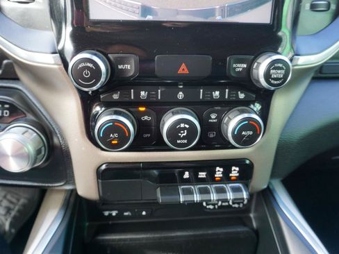Used 2019 RAM 1500 Laramie AWD/4WD image 26