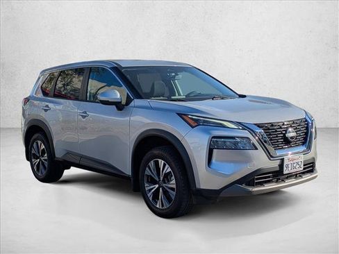 Used 2022 Nissan Rogue SV image 3