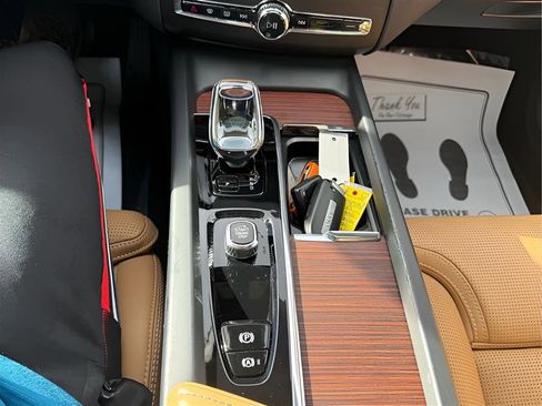 Used 2023 Volvo XC60 B5 Ultimate w/ Protection Package Premier image 23