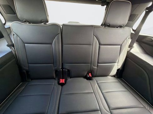 Used 2024 GMC Yukon SLT AWD/4WD image 17