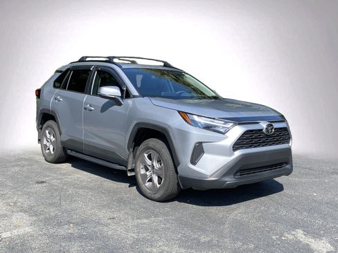 Used 2025 Toyota RAV4 XLE w/ Convenience Package FWD image 2