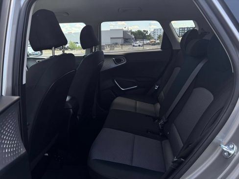 Used 2025 Kia Soul LX w/ LX Technology Package FWD image 21