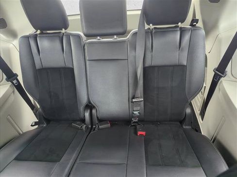 Used 2018 Dodge Grand Caravan SXT image 14