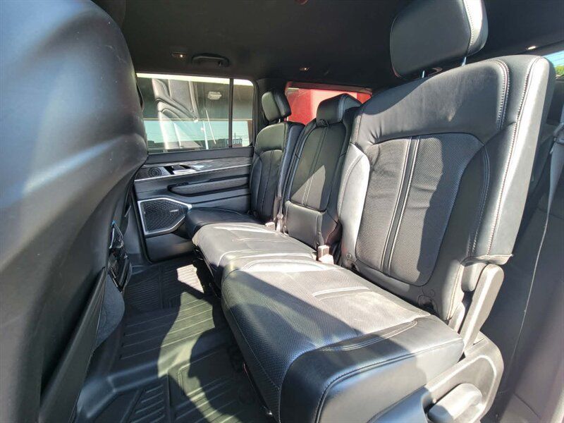 Used 2022 Jeep Wagoneer Series II AWD/4WD image 12