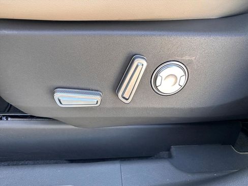 Used 2024 Lincoln Nautilus Premier w/ Equipment Group 102A image 18