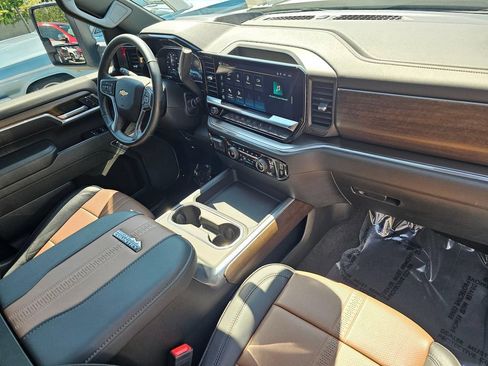 Used 2025 Chevrolet Silverado 2500 High Country w/ High Country Premium Package AWD/4WD image 10