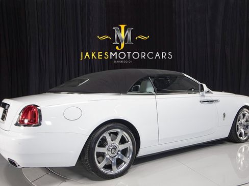 Used 2017 Rolls-Royce Dawn image 11