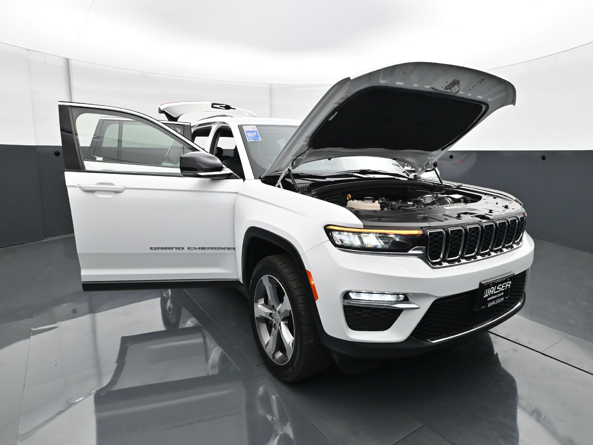Used 2022 Jeep Grand Cherokee Limited AWD/4WD image 39