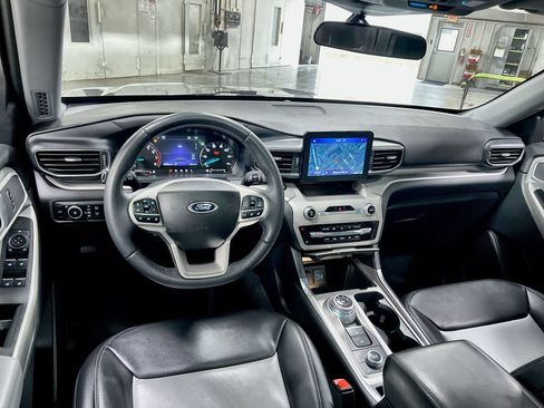 Used 2023 Ford Explorer XLT w/ Equipment Group 202A AWD/4WD image 19