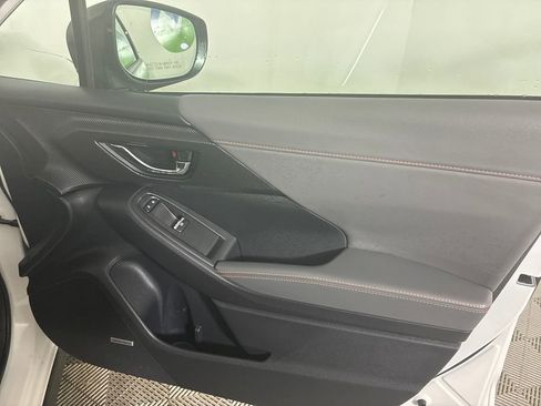 Certified 2025 Subaru Crosstrek 2.5i Limited w/ Crosstrek Mirror Package image 33