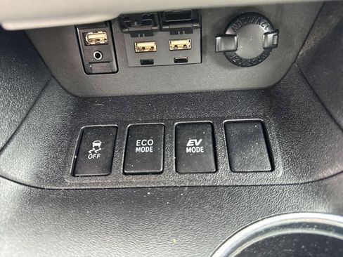 Used 2019 Toyota Highlander LE AWD/4WD image 24