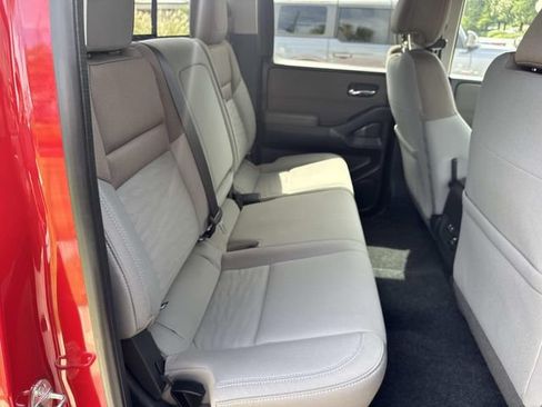 Used 2022 Nissan Frontier SV w/ Technology Package AWD/4WD image 9