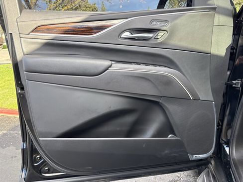 Used 2021 Cadillac Escalade Premium Luxury w/ LPO, Illumination Package image 27