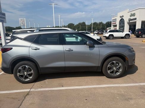 Used 2025 Chevrolet Blazer LT FWD image 5