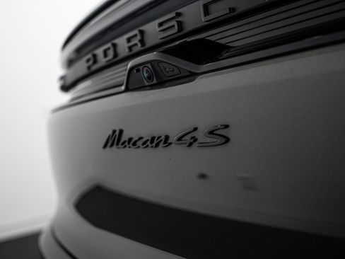 Certified 2025 Porsche Macan 4S Electric AWD/4WD image 27