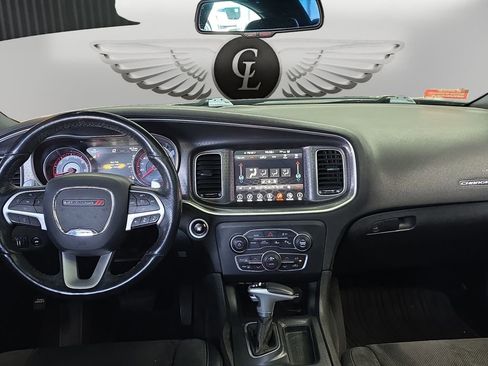 Used 2017 Dodge Charger R/T Scat Pack w/ Technology Group RWD image 19