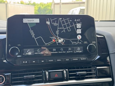 Used 2024 Nissan Pathfinder SL AWD/4WD image 17