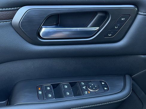 New 2026 Nissan Armada SL image 11