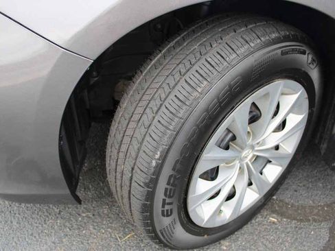 Used 2017 Toyota Camry LE FWD image 17