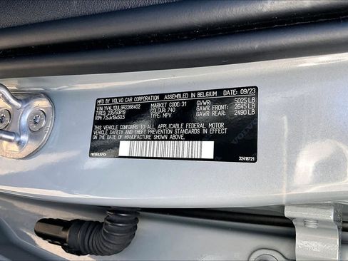 Certified 2024 Volvo XC40 B5 Plus w/ Protection Package Premier image 32