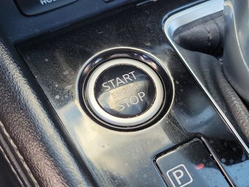 Used 2022 Nissan Kicks SR w/ Interior Electronics Package FWD image 29